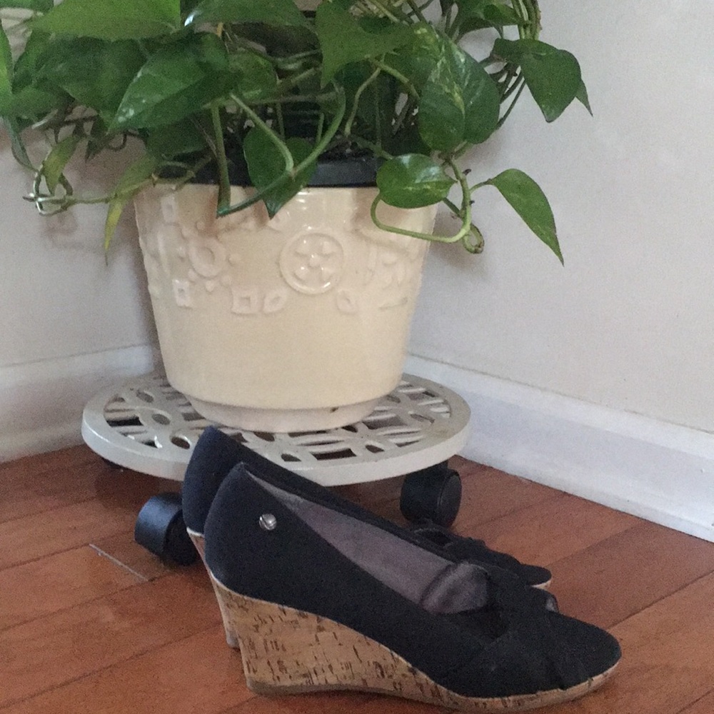 Black floral black wedge